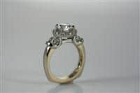 Round Center Diamond Ring