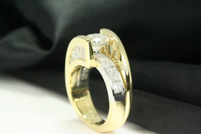 House of Diamonds: Diamond Engagement Ring Yellow Gold